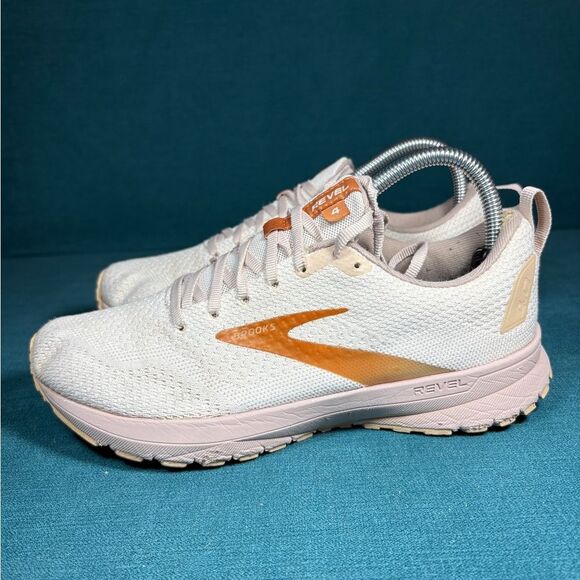 Size 8 - Women’s Brooks Revel 4 shoes - Picture 1 of 10